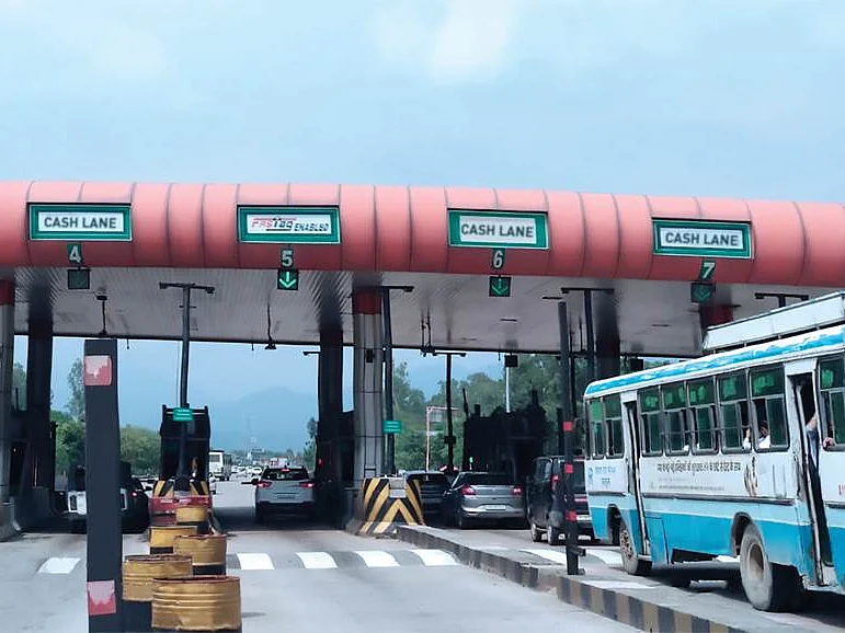 டிசம்பர் 15-க்குள் `ஃபாஸ்டேக்' கட்டாயம்... இத்திட்டத்தால் யாருக்கு லாபம்?