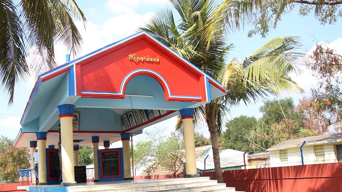 மேலவளவு நினைவிடம்