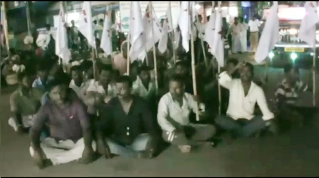 சாலைமறியல் போராட்டம்
