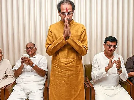 `முதல்வர்... துணை முதல்வர்.. அமைச்சர்..!’- சுமுகமாக முடிந்த சிவசேனா- என்.சி.பி-காங்கிரஸ் ஒப்பந்தம்?