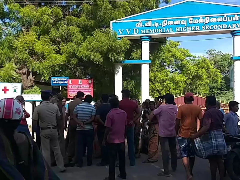 `லீவு எடுத்ததால் தோப்புக்கரணம் போடச்சொன்ன ஆசிரியர்!' - விபரீத முடிவெடுத்த தூத்துக்குடி பள்ளி மாணவி
