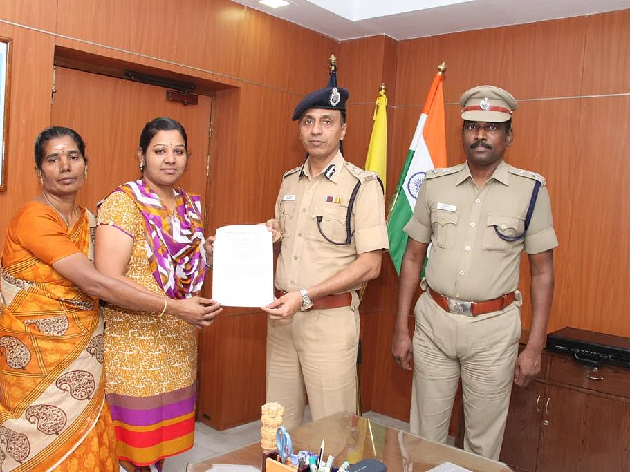 `1997-ல் கொல்லப்பட்ட கோவை காவலர் செல்வராஜ்!’ - 22 ஆண்டுகளுக்குப் பின்னர் மகளுக்கு அரசுப் பணி