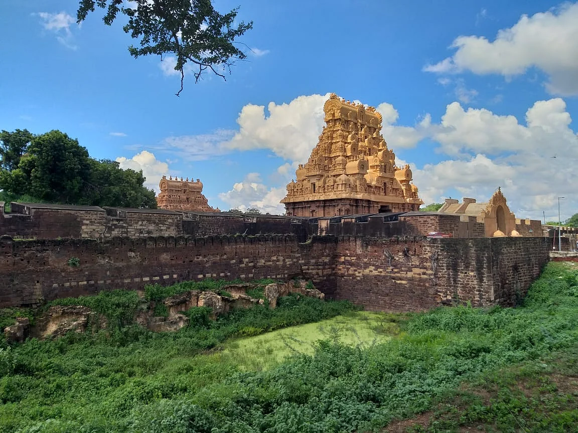 பெரிய கோயில் அகழி