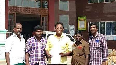 `ஆணி பிடுங்கும் திருவிழா’ தன்னார்வலர்கள்