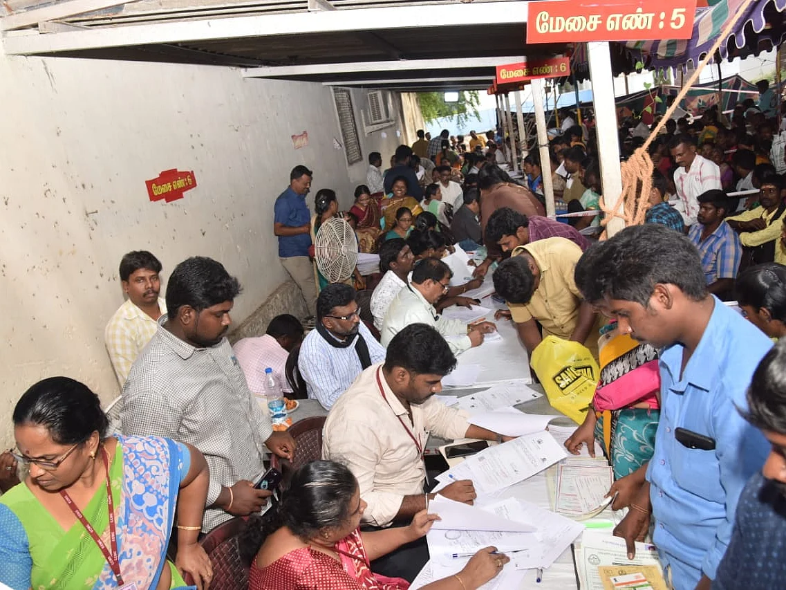 `549 பணியிடம்; 7000 விண்ணப்பம்'- துப்புரவுப் பணிக்குப் போட்டி போடும் பொறியியல் பட்டதாரிகள்!