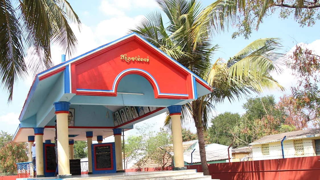 மேலவளவு நினைவிடம்