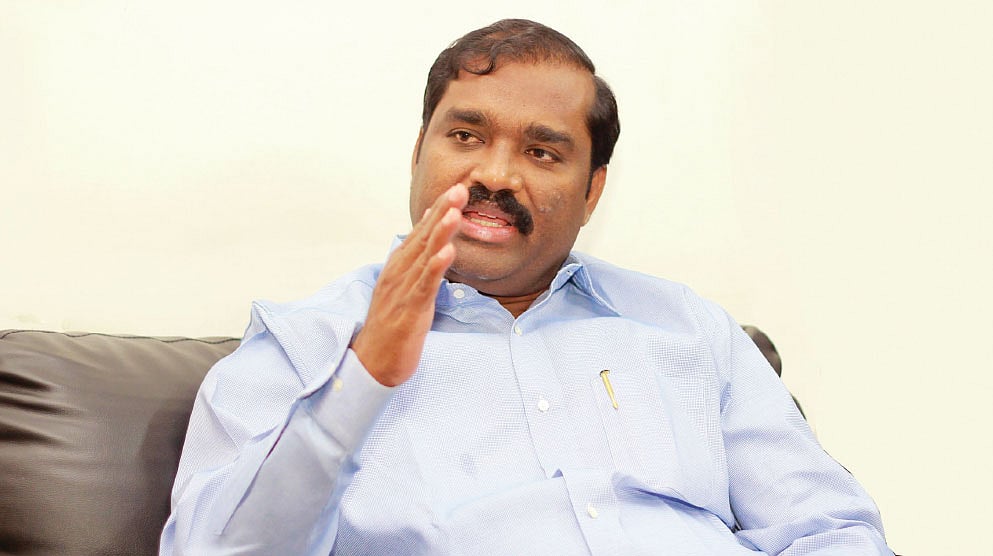 Junior Vikatan - 01 December 2019 - ''தமிழர்கள் முட்டாள்கள் அல்ல!''|Exclusive interview with Velmurugan