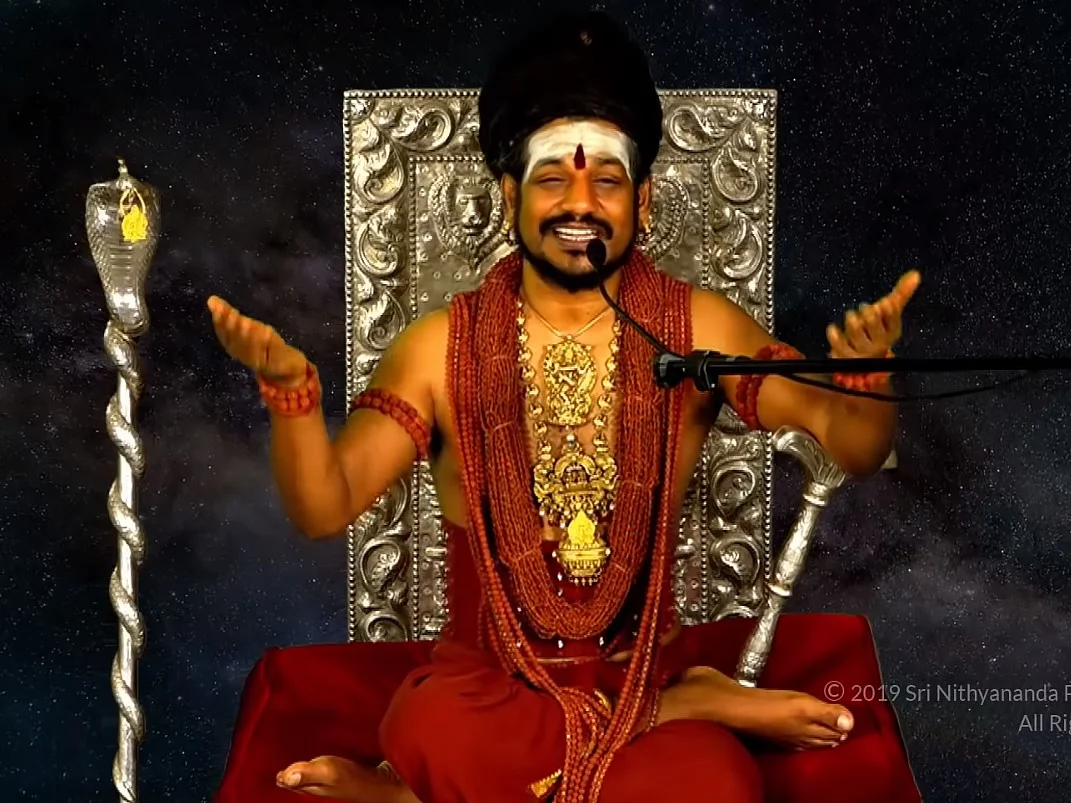 "எவ்வளவு நாளைக்குத்தான் அடிப்பாங்கனு பார்ப்போம்!" - நள்ளிரவில் கலகலத்த நித்தியானந்தா