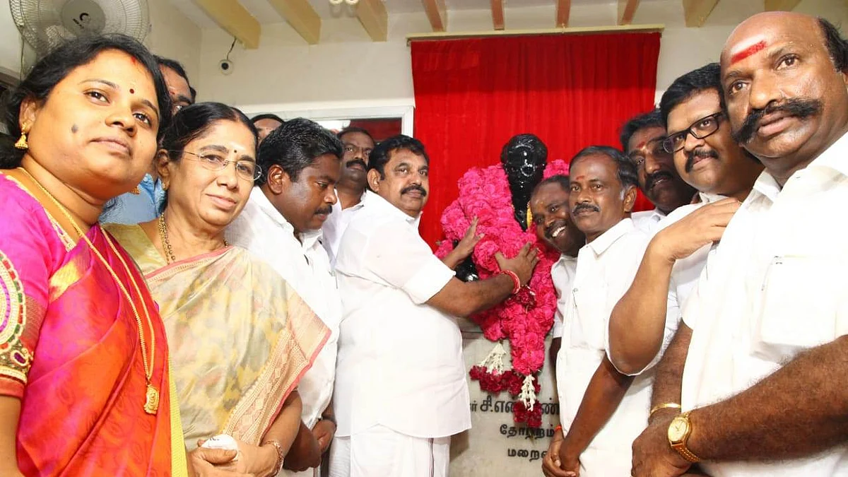 காஞ்சிபுரம் அ.தி.மு.கவினர்