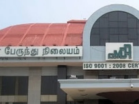 `என் கணவரிடம் நீ பேசாதே, பழகாதே' - கோயம்பேட்டில் கழுத்தறுக்கப்பட்ட இளம்பெண்