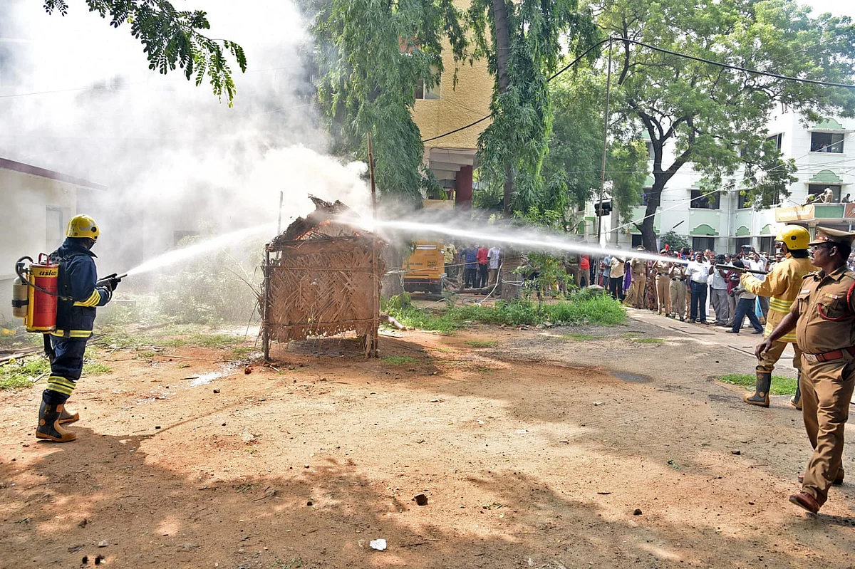 `எங்களால் மட்டும் முடியாது; மக்களும் இணைய வேண்டும்..!' - பேரிடர் மேலாண்மை குறித்து ராதாகிருஷ்ணன்