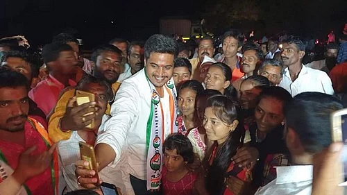 தேர்தல் பிரசாரத்தில் ரோகித் பவார்