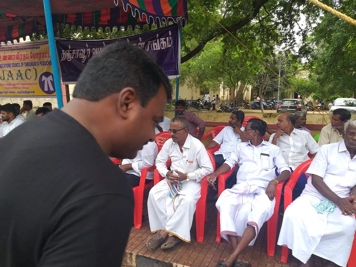 வழக்கறிஞர்கள் உண்ணாவிரத போராட்டம்