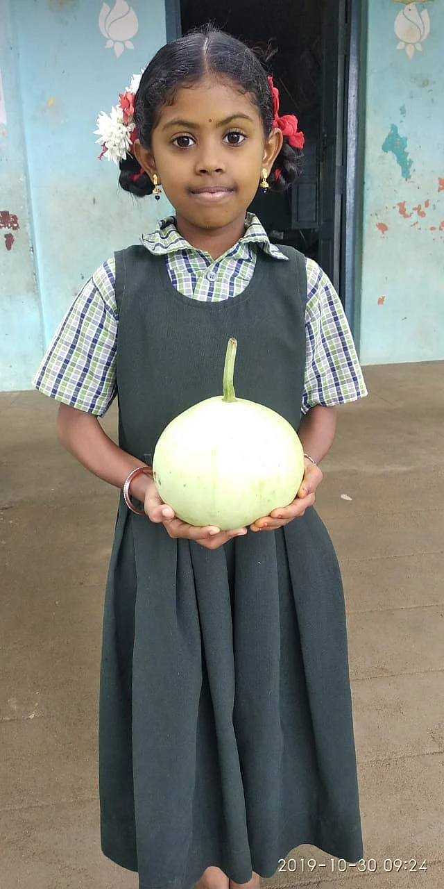 முதல் பரிசு பெற்ற மோனிகா