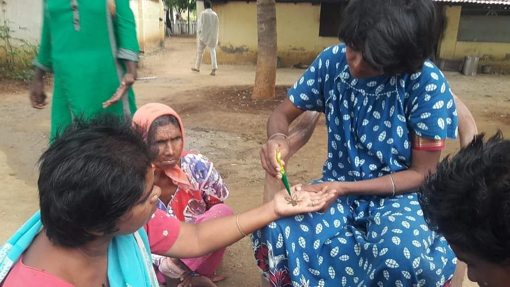 காயத்திரியின் குடும்பத்தார்
