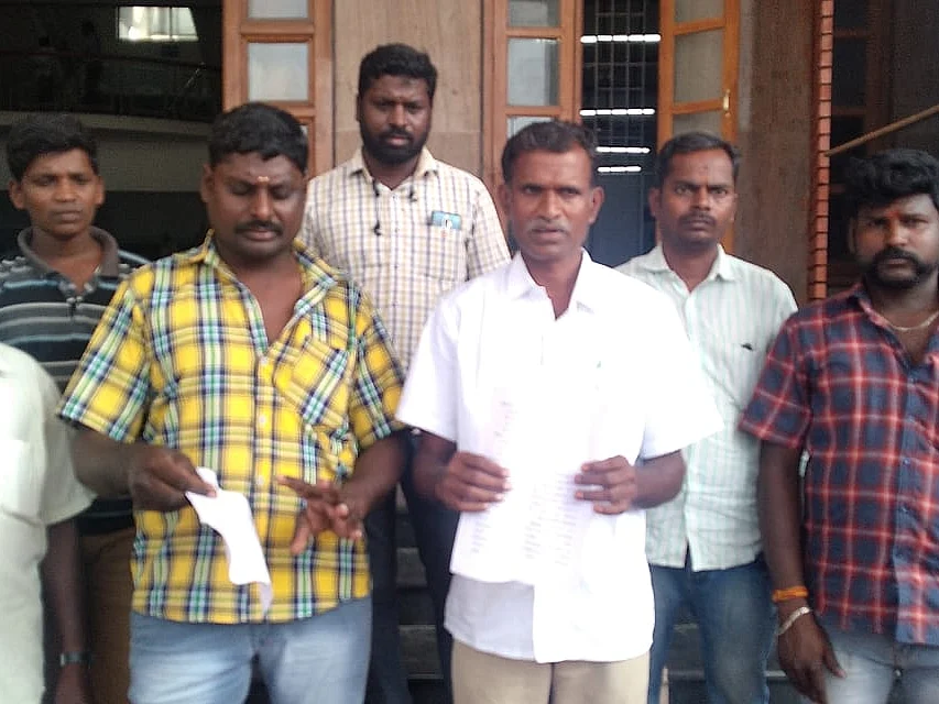 `40 ஆண்டுகளாக நிம்மதி இழந்தோம்; அவரின் உடலை இங்கு புதைக்கக் கூடாது'- சேலம் கலெக்டரிடம் மக்கள் புகார்