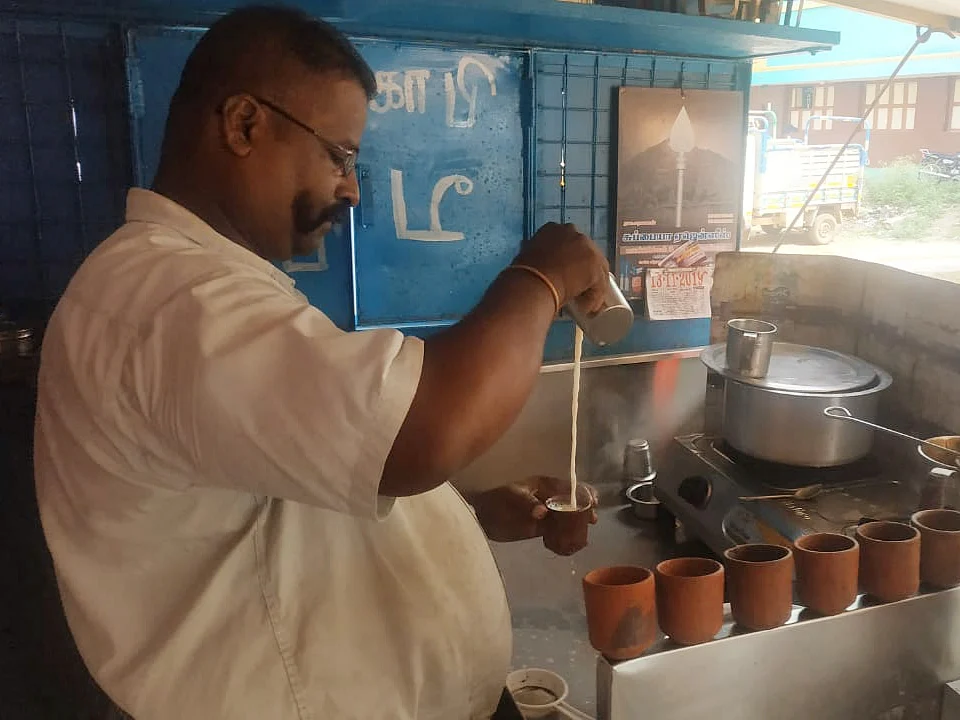 மண் குவளை டீக்கடை
