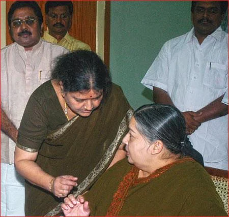 ஜெயலலிதா, சசிகலா