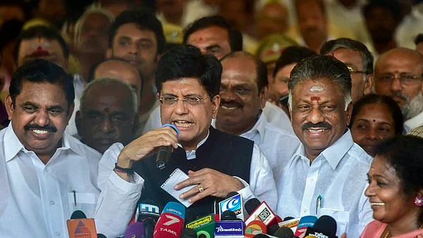 பியூஸ் கோயலுடன் பன்னீர்செல்வம்