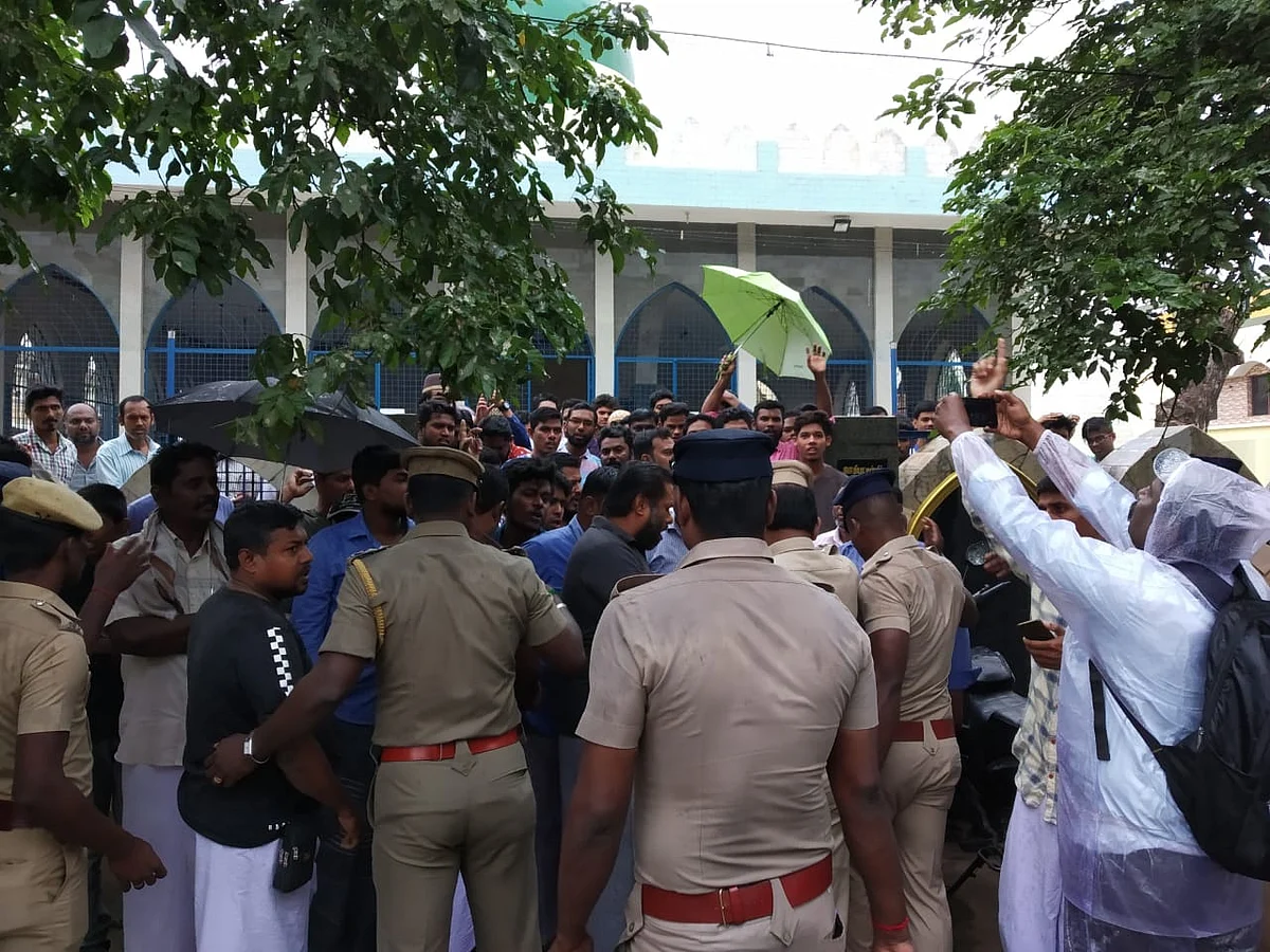 `மருத்துவக் கல்லூரி; தனி மாவட்டம்!' - அமைச்சர் ஓ.எஸ்.மணியனைப் பதறவைத்த மயிலாடுதுறை எதிர்ப்பு