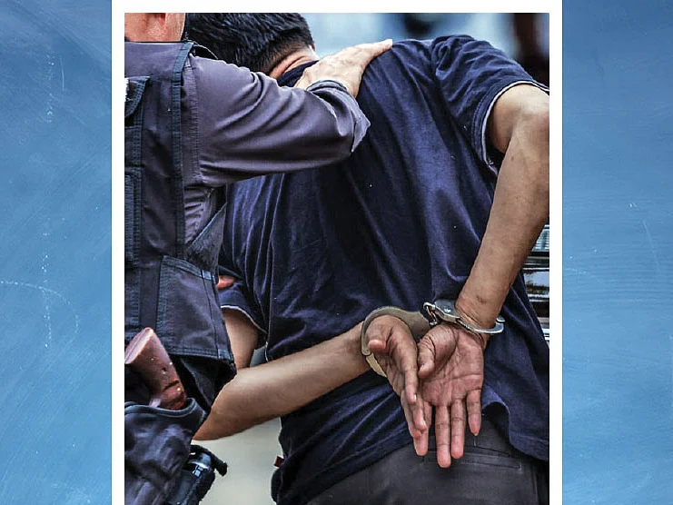 ‘ஆபரேஷன் டால்பின் நோஸ்’... சிக்கிய கடற்படை வீரர்கள்!