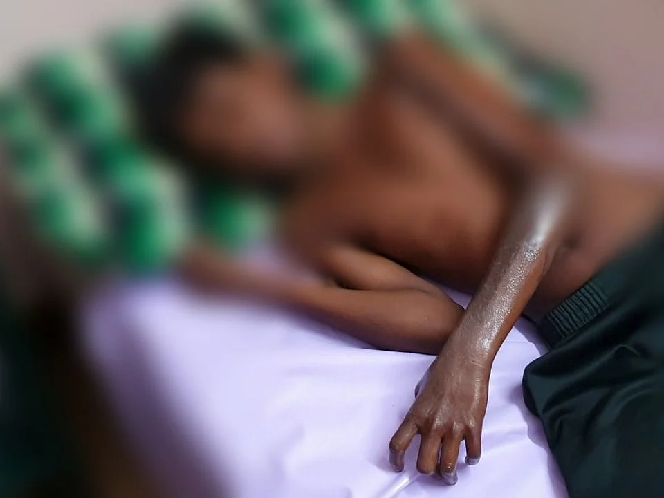 `ஆசிட் பாட்டிலை இடமாற்றச் சொன்ன பள்ளி நிர்வாகம்!' - தூத்துக்குடி மாணவர்களுக்கு நேர்ந்த சோகம்