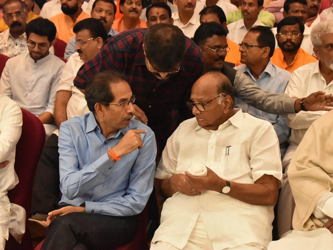 பவாரின் `பவர்' அரசியல்; விட்டுக்கொடுத்த உத்தவ்! - இலாகா பிரிப்பில் சிவசேனா போட்ட `பிஎம்சி' கணக்கு