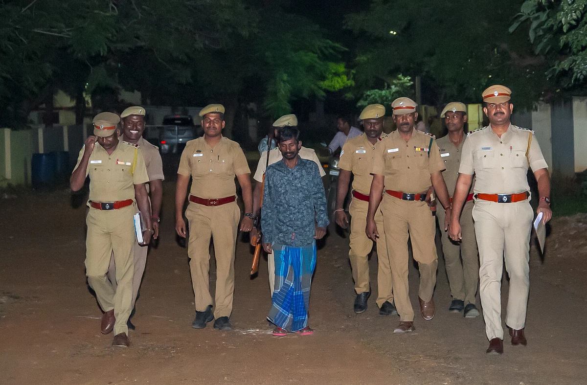 போலீஸ் கஸ்டடியில் திருவாரூர் முருகன்