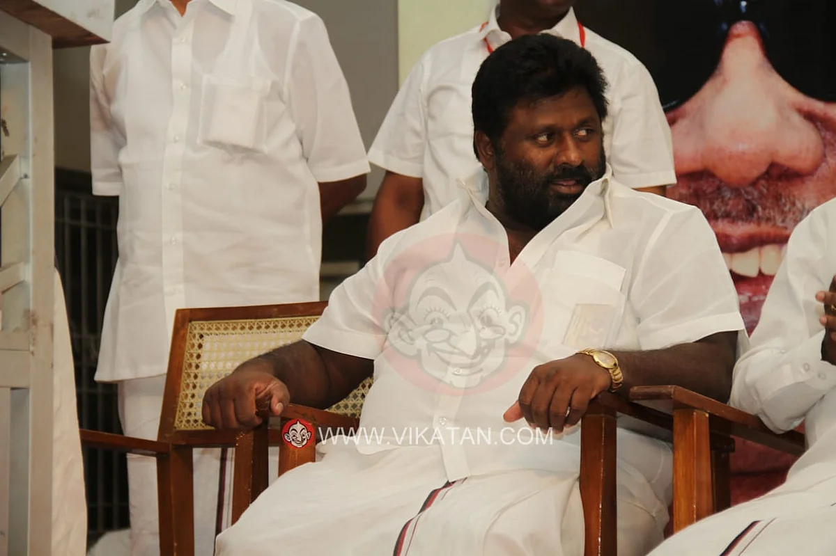 ஆனந்தன்