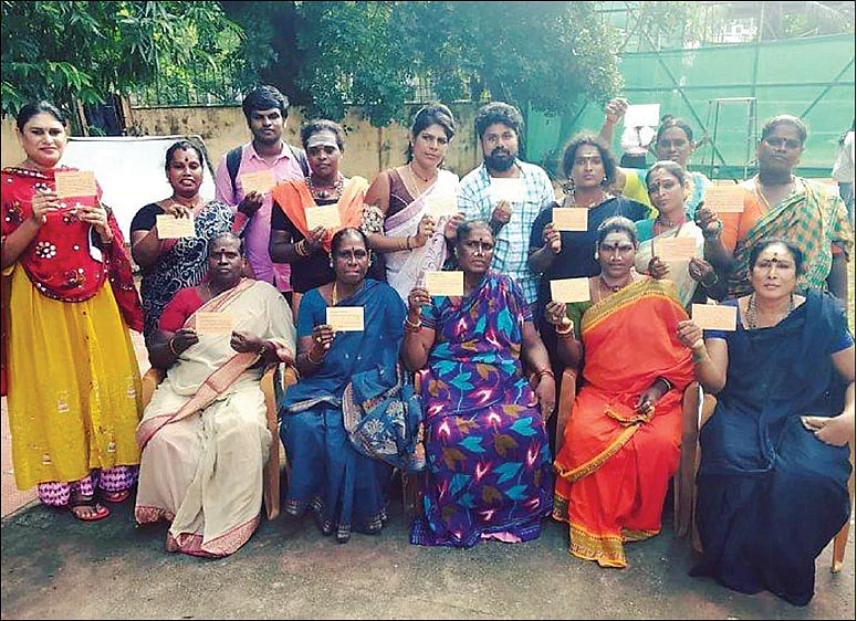 பெண்கள் உலகம்: 14 நாள்கள்