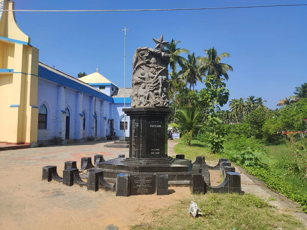 கொட்டில்பாடு பகுதியில் அமைக்கப்பட்டுள்ள சுனாமி நினைவுச் சின்னம்