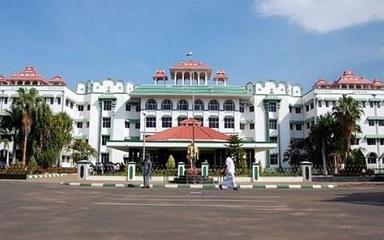 `புகைப்படத்துடன் ஏன் வெளியிட மறுக்குறீர்கள்?' - குடிமராமத்து திட்டம் குறித்து உயர் நீதிமன்றம் கேள்வி