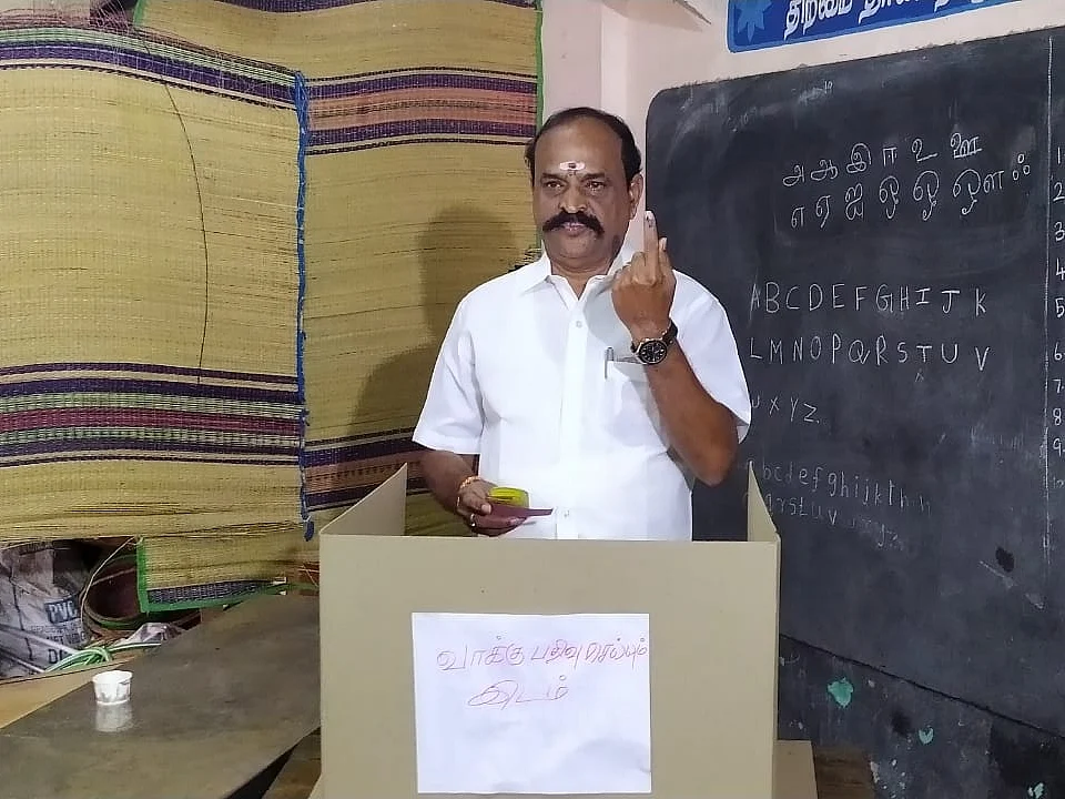 `முதல்வரின் கவனத்துக்குக் கொண்டு செல்வோம்!' -விகடன் நிருபர்கள் மீதான வழக்கு குறித்து கடம்பூர் ராஜு