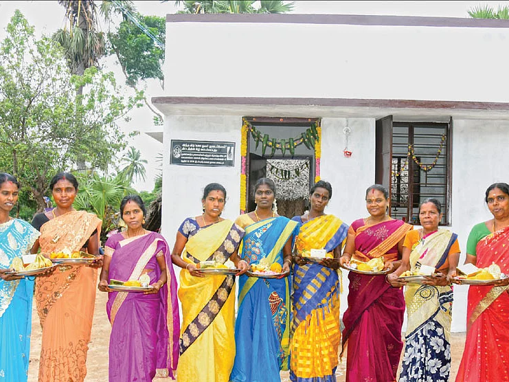 கஜா சுருட்டிய குடிசைகள்... வீடு வழங்கிய விகடன் வாசகர்கள்!