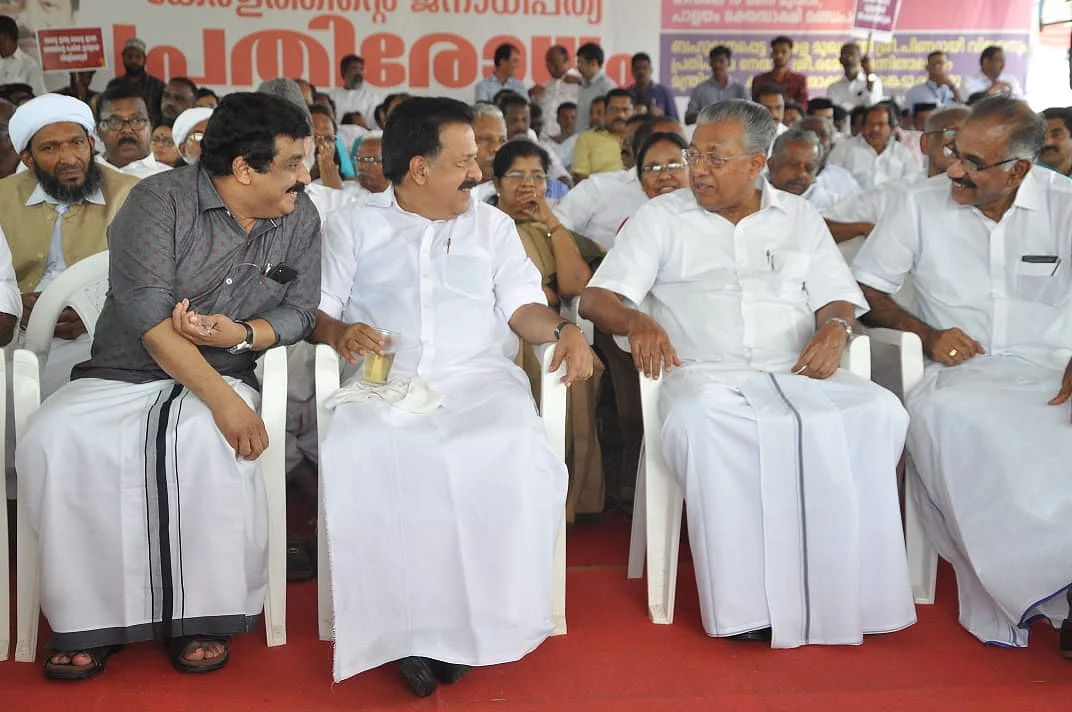 பினராயி விஜயன், ரமேஷ் சென்னிதலா