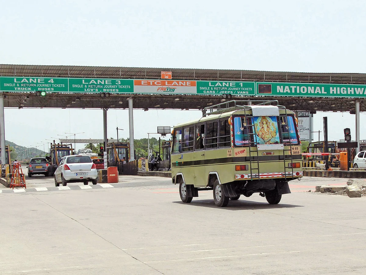 `டோல்கேட்டில் நடந்தது நேர்மையற்ற வணிகம்!'- 5 ரூபாய்க்காக ரூ.20,000 அபராதம் விதித்த நெல்லை நீதிமன்றம்