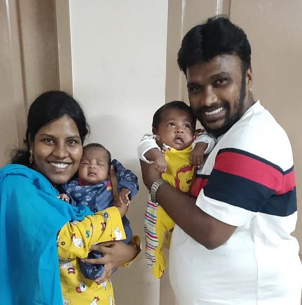 மனைவி குழந்தைகளுடன் சிங்கப்பூர் தீபன்