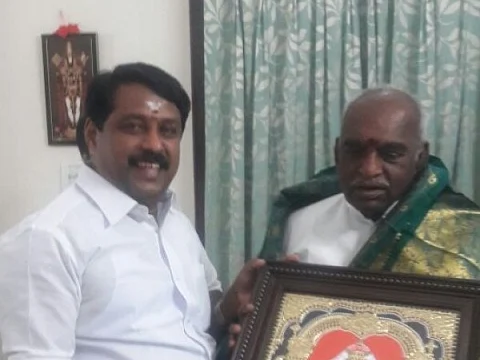 `பொன்னாரா... நயினாரா..?!'- களைகட்டும் தமிழக பா.ஜ.க தலைவர் ரேஸ்