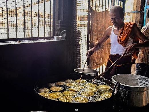 கோயிலில் சம்பா தோசை சுடும் விதம்