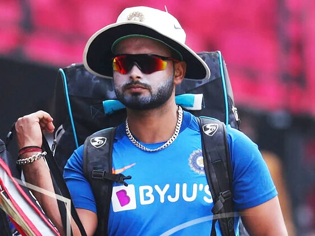 `தோனி... அப்டியே சஞ்சு சாம்சனும்!' இந்திய அணியில் ரிஷப் பண்ட் இடம் குறித்து மக்கள் கருத்து #VikatanPollResults