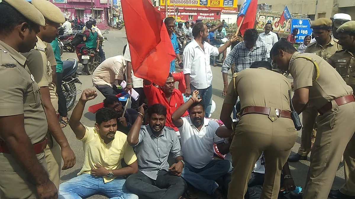 குடியுரிமை திருத்தச் சட்டத்திற்கு எதிராக கைதான ஆர்ப்பாட்டக்காரர்கள்