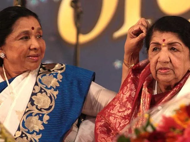 ``அக்கா வருவார் என்று இரவு முழுவதும் கண்விழித்திருந்தேன்!" - பாடகி லதா மங்கேஷ்கர் பற்றி ஆஷா போஸ்லே