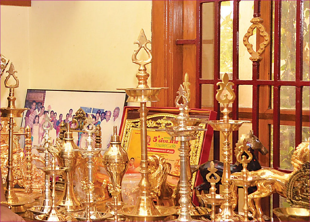 அரியக்குடி - விளக்கு - மாரி