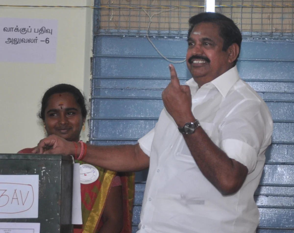 முதற்கட்ட வாக்குப் பதிவு நிறைவு! - வாக்குப் பெட்டிகளுக்கு சீல் #TNLocalBodyElection2019
#NowAtVikatan