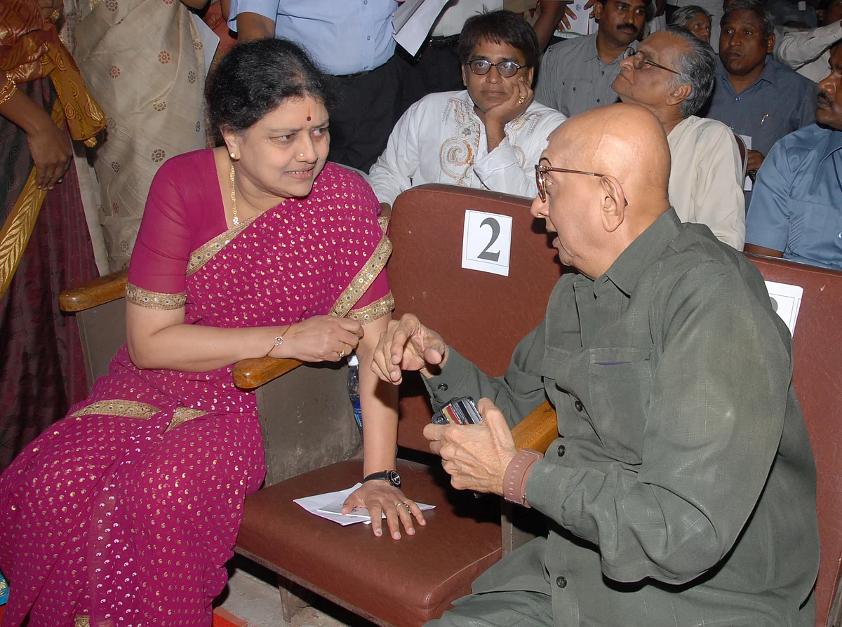 சசிகலாவும் சோவும்