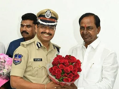 `அவரின் முகத்தைக்கூட நாங்கள் பார்த்ததில்லை!' -சஜ்ஜனாரின் மறுபக்கத்தால் நெகிழும் கேரளக் குடும்பம்