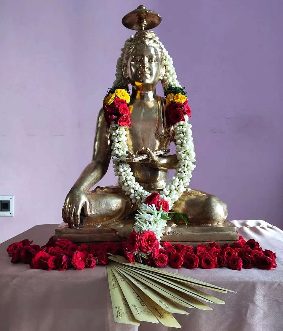 பாலச்சந்திரன் ஐ.ஏ.எஸ் பரிசளித்த திருவள்ளுவர் சிலை
