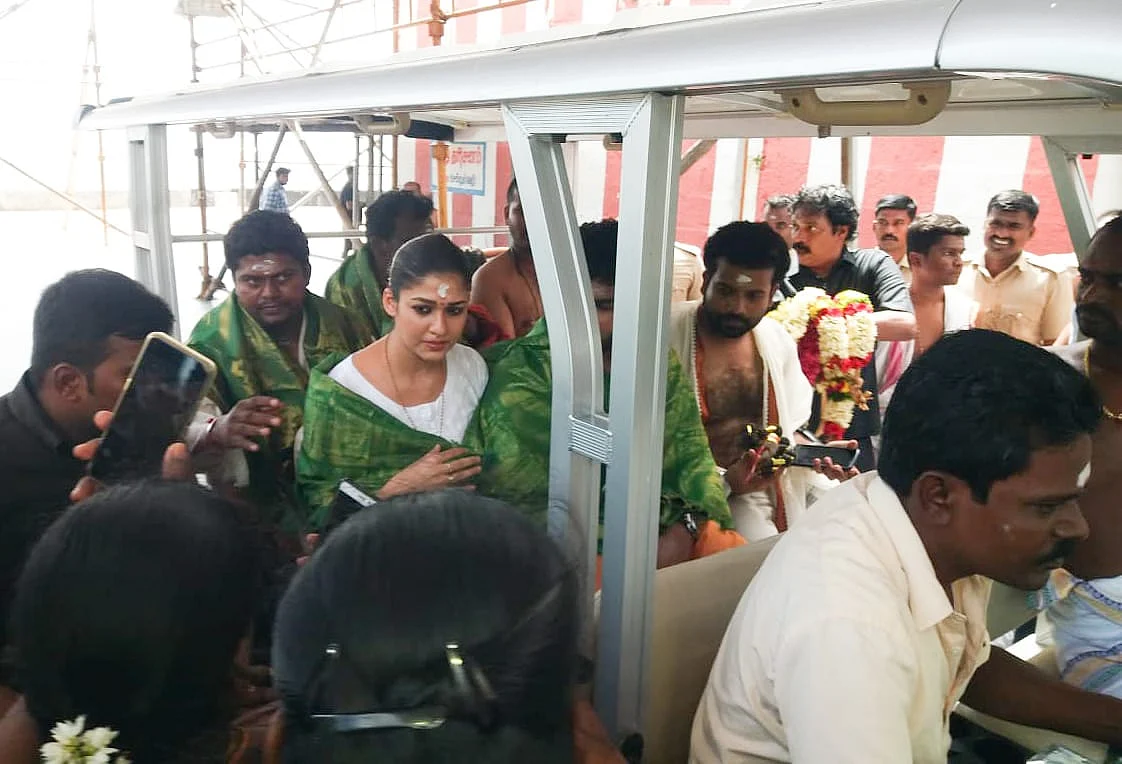 பேட்டரி காரில் வந்த நயன்தாரா