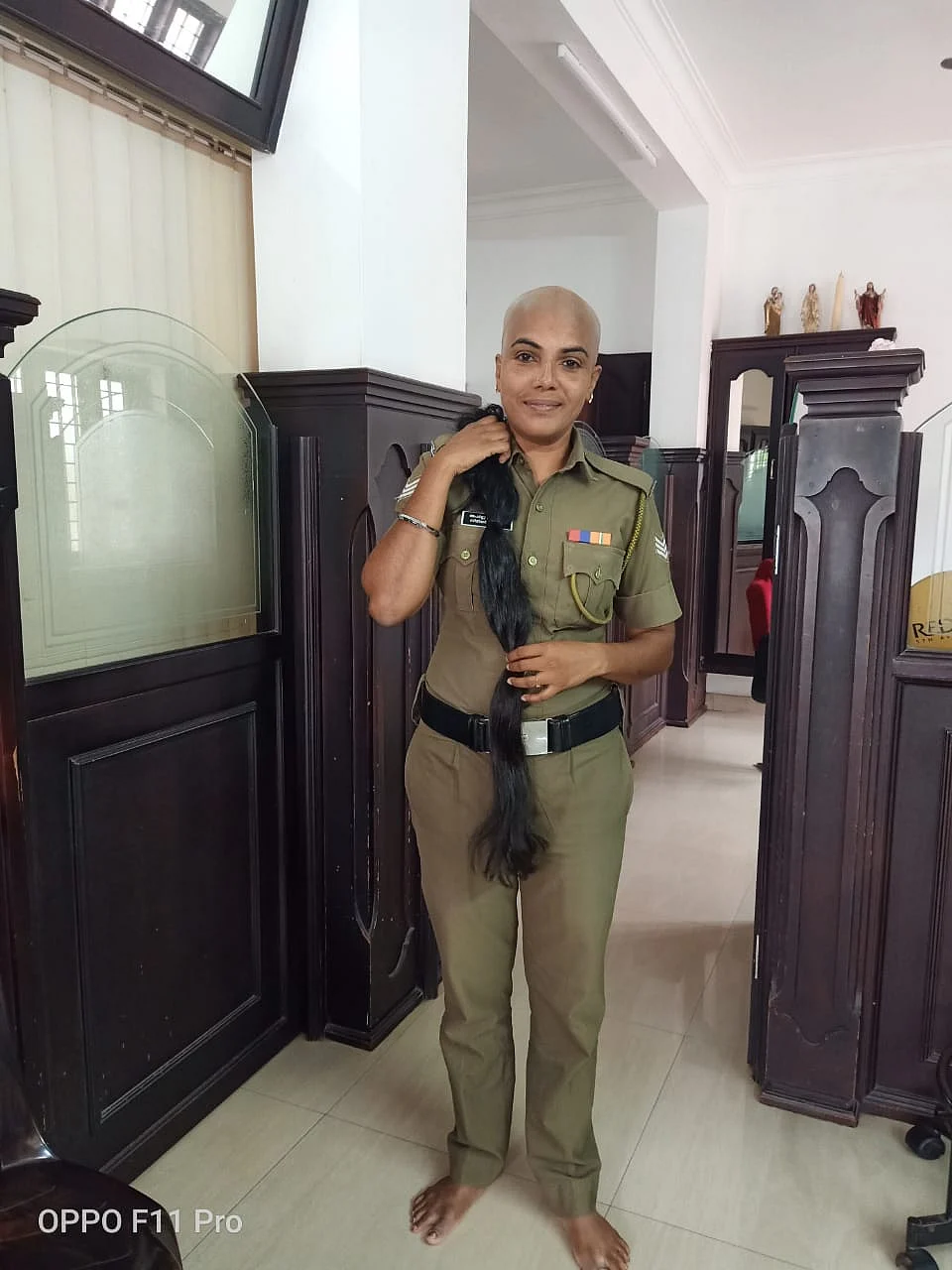 புற்றுநோய் பாதிப்புகுள்ளானவர்களுக்காக முடியை தானம் செய்த அபர்ணா லவக் குமார்