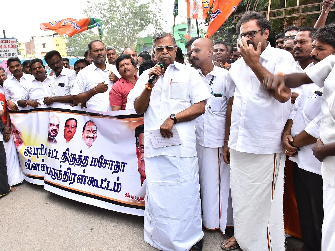 `எதிர்க்கட்சியினரை என்ன செய்ய வேண்டும் என்பது அரசுக்குத் தெரியும்!'- மதுரை கூட்டத்தில் இல.கணேசன்